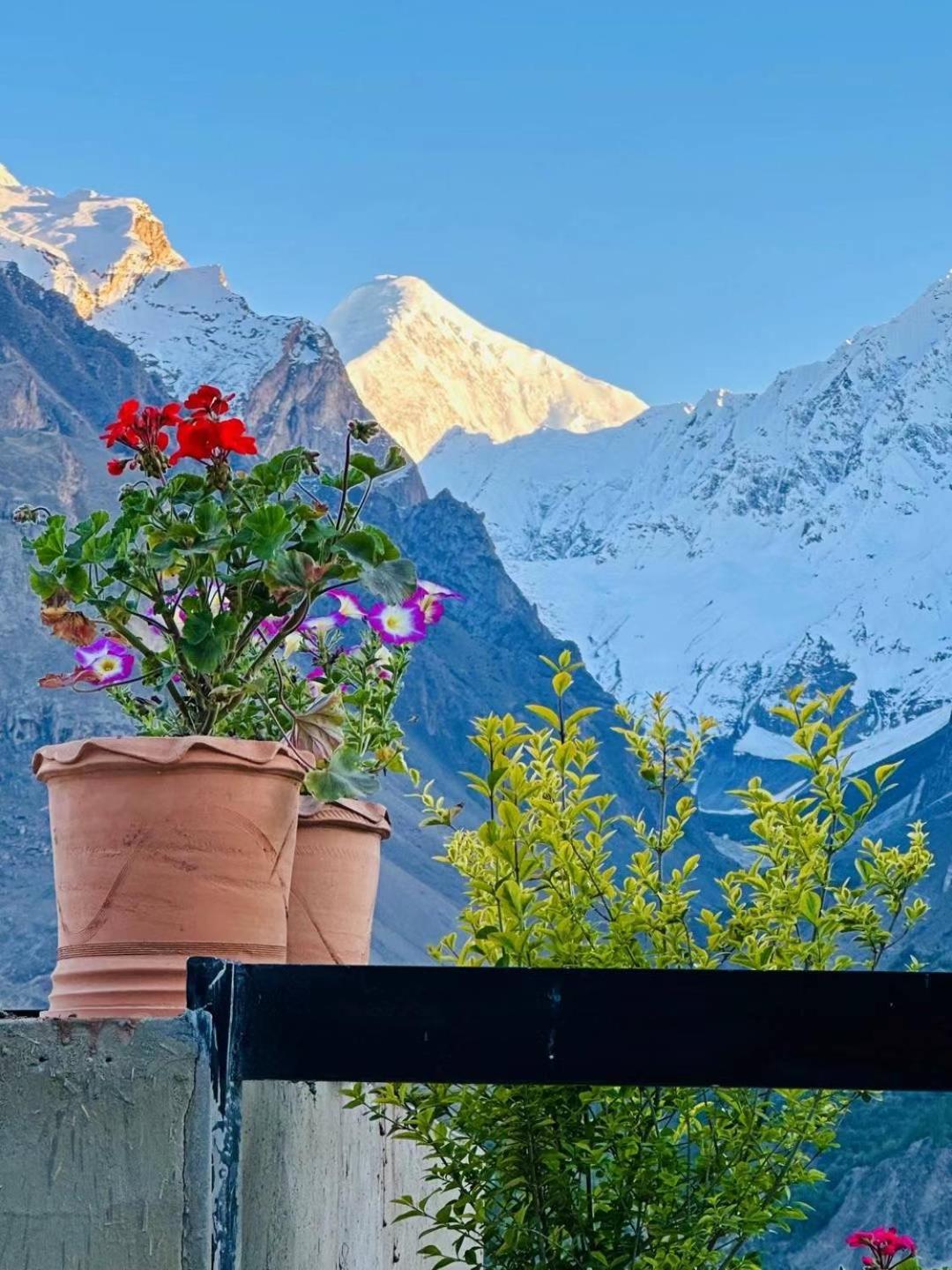 Old Hunza Inn Karimabad  Exterior photo